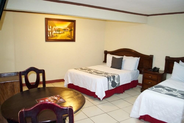 Berlor Airport Inn